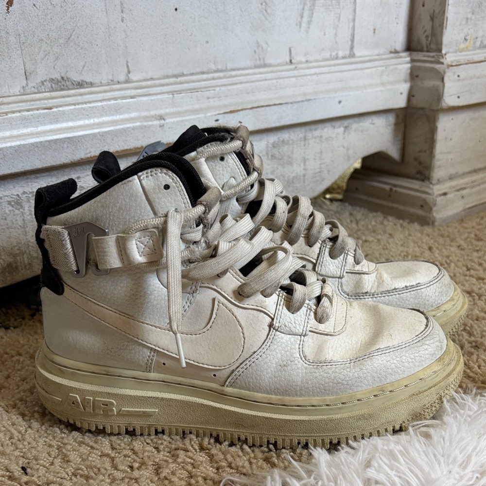 Nike Women's Sneakers in Cream and Black